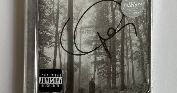 Taylor Swift「folklore」　サイン入りアルバム Folklore - Exclusive Limited Edition SIGNED In The Trees CD